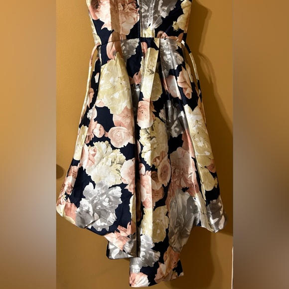 Flowered hi-low dress - Picture 6 of 8
